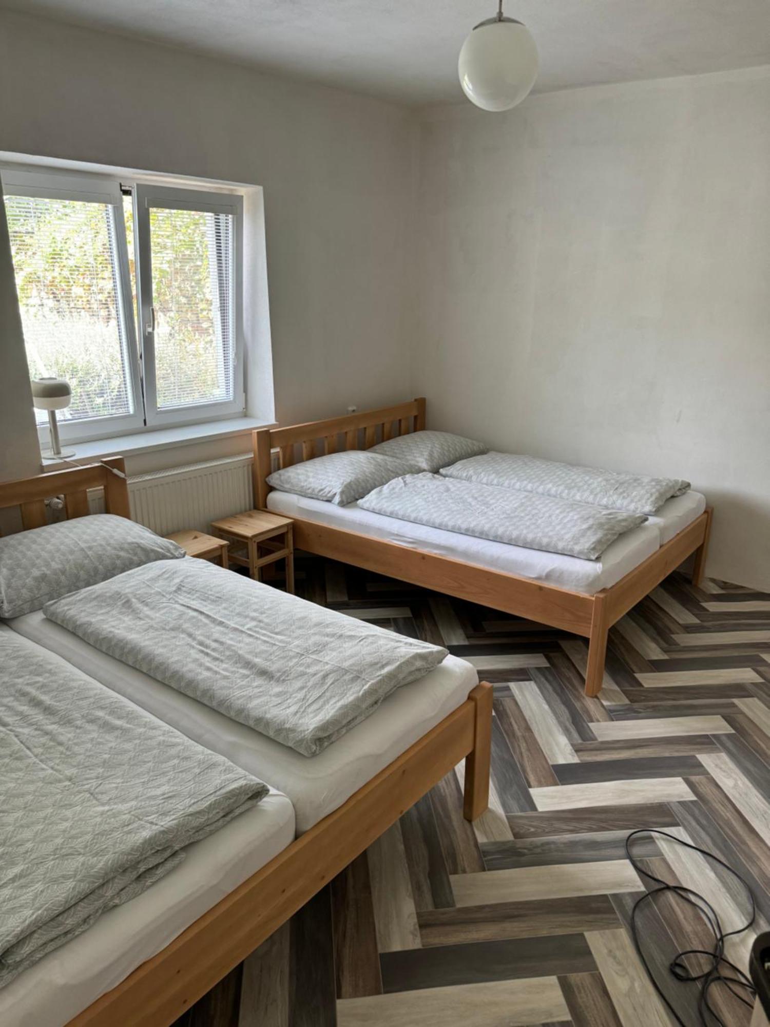 Mikulovska Chalupa Se Sklepem ภายนอก รูปภาพ